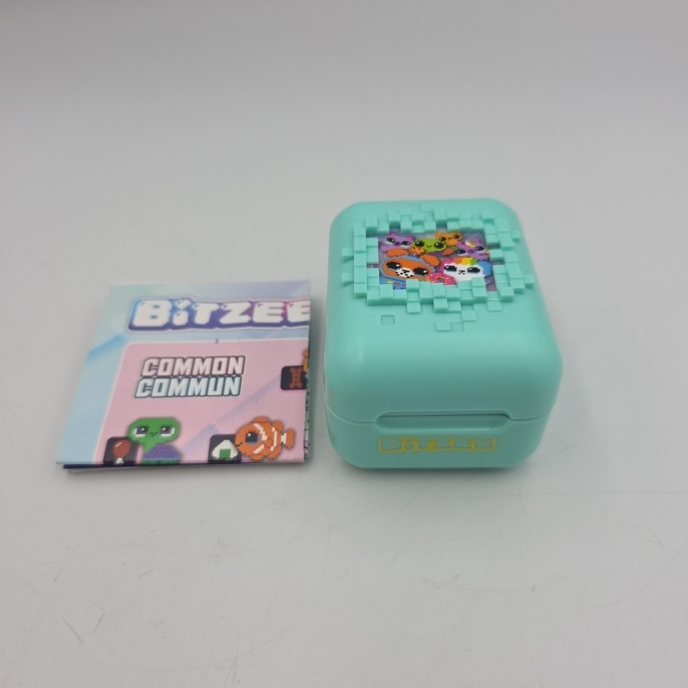 Bitzee Mint Color Interactive Digital Hologram 3D Pet Takara Tomy Japan  Dog